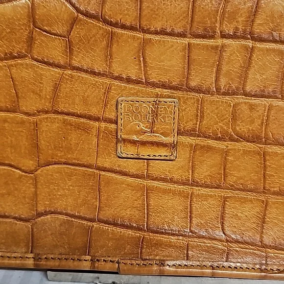 DOONEY AND BOURKE BAYOU COLLECTION SHOULDER BAG BFPM-06-396 - Picture 5 of 16